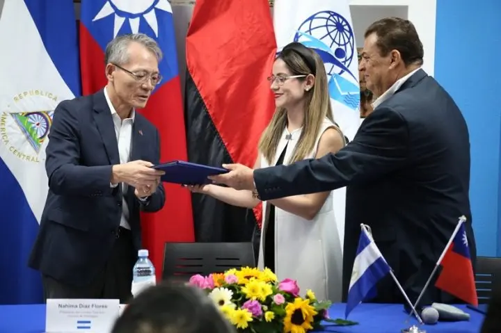 Nicaragua y Taiwán firman convenio de colaboración de paqueteria express