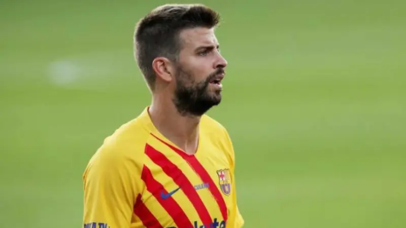 Gerard Pique durante un partido de pretemporada frente al Gimnastic de Tarragona, España.