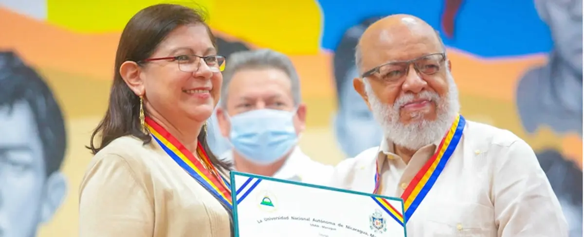 UNAN-Managua otorga reconocimientos a Miguel de Castilla y Alina Guiston