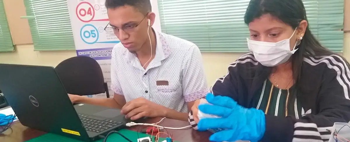 Universitarios desarrollan aplicaciones industriales con ayuda del CEABAD