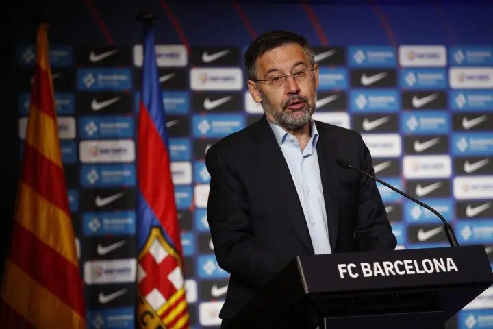 Presidente del Barcelona renuncia tras conflictos con Messi