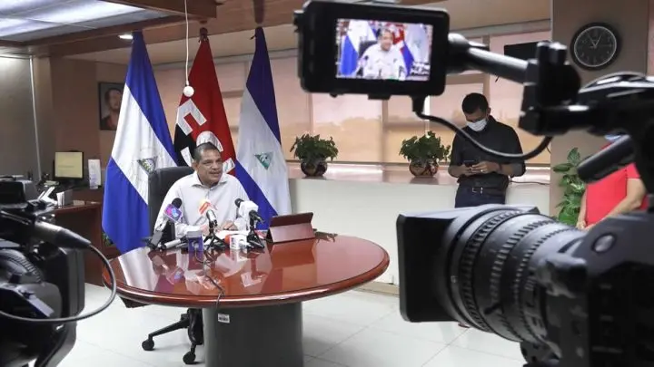 Iván Acosta, ministro de Hacienda y Crédito Público en conferencia de prensa.