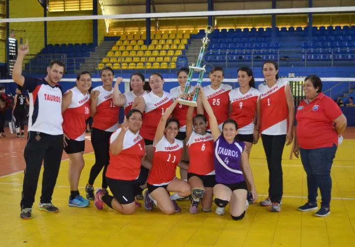 Voleibol de alto nivel en los duelos finales del Campeonato Superior