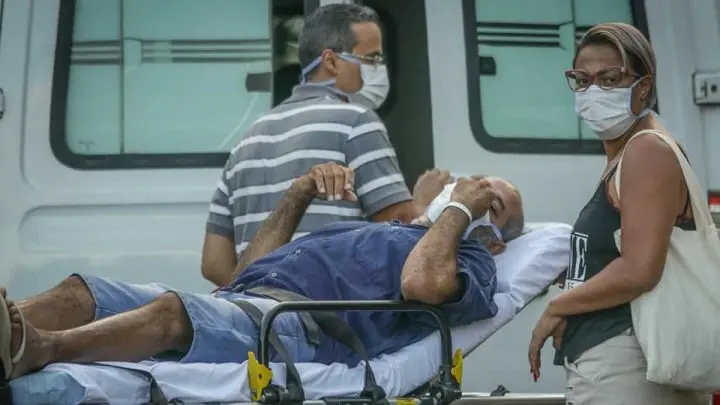 Traslado de un posible caso de coronavirus a un hospital de Brasilia (Andre Coelho / Bloomberg L.P. Limited Partnership)