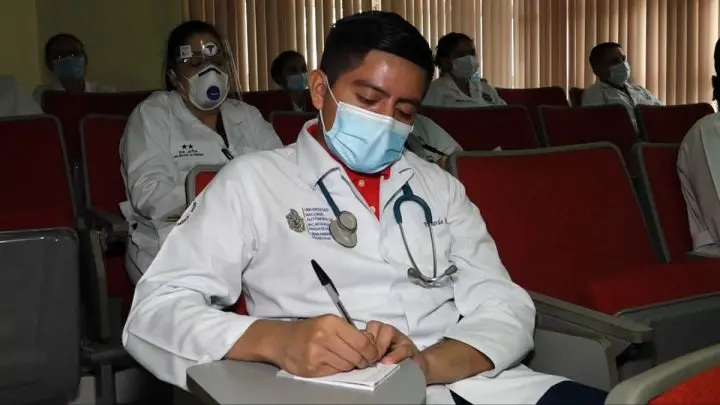 Médico pediatra apunta temas de importancia.