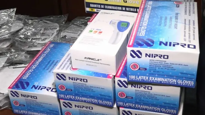 Cajas de mascarillas para los servidores de la salud.