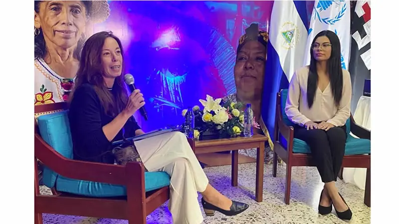 La Ministra de la Mujer en Compañía de la delegada del PMA. La Ministra de la Mujer en Compañía de la delegada del PMA.