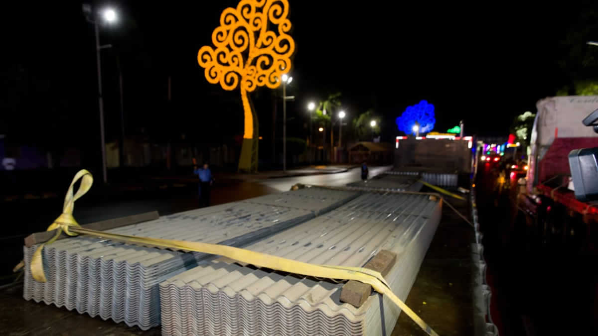 Camión cargado de láminas de zinc rumbo a Bilwi.