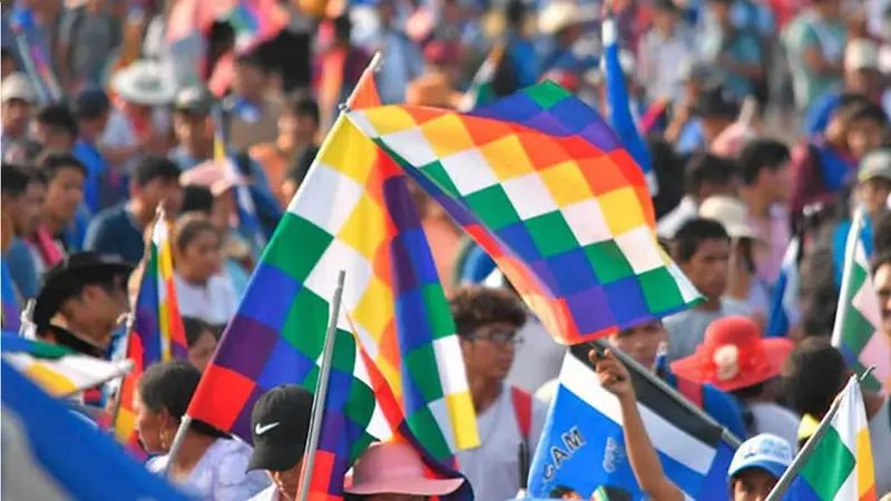 Caravana recibe al expresidente Evo Morales en Bolivia.