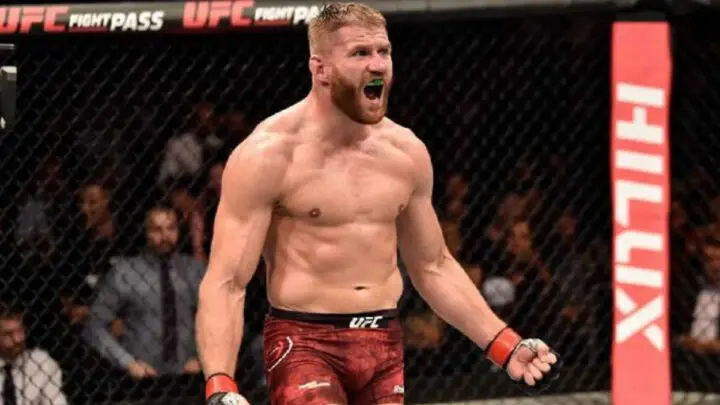 Jan Blachowicz celebra victoria.