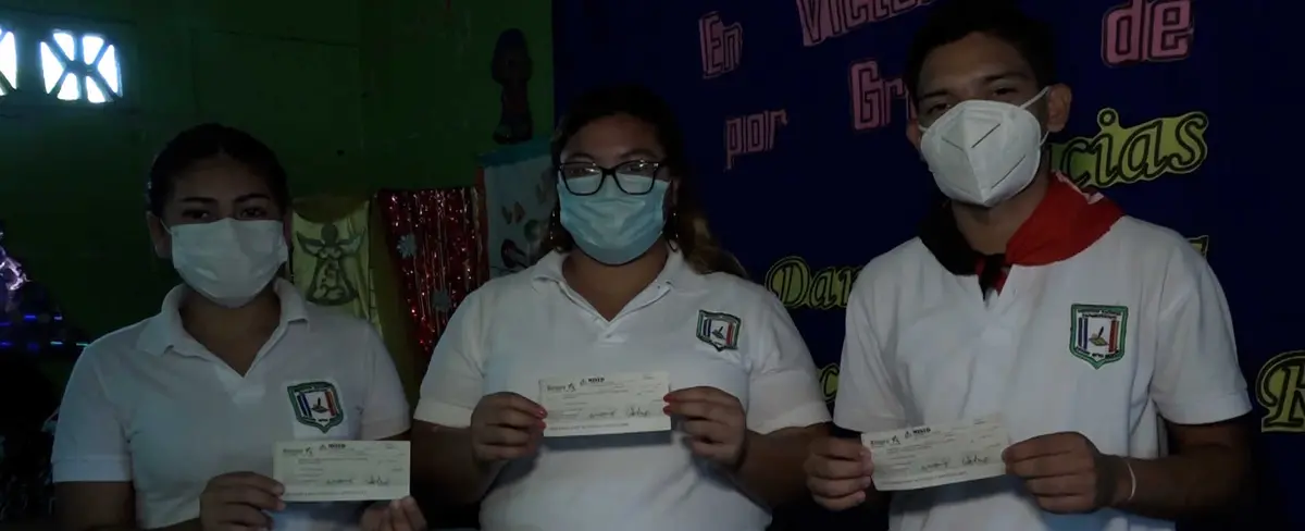 MINED estimula a 70 mil bachilleres con la entrega del bono complementario