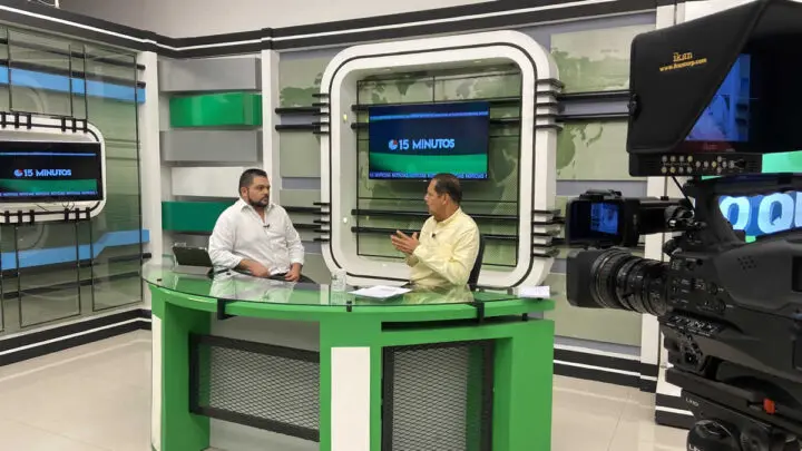 Ministro del MTI, Oscar Mojica y Roberto Zuñiga en programa 15 minutos. 