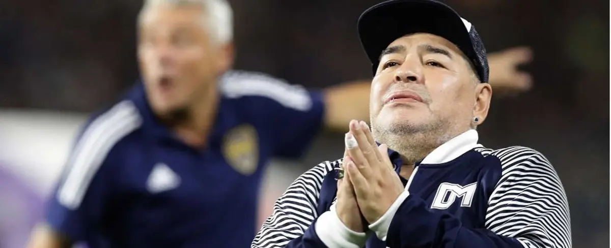 Maradona se recupera tras operación en la cabeza