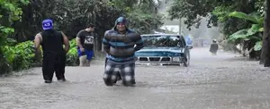 Bajo alerta roja, “ETA” llega a Honduras con intensas lluvias