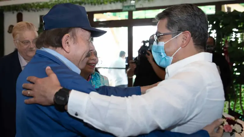Daniel y Rosario sostienen encuentro con el Presidente de Honduras, Juan Orlando Hernández