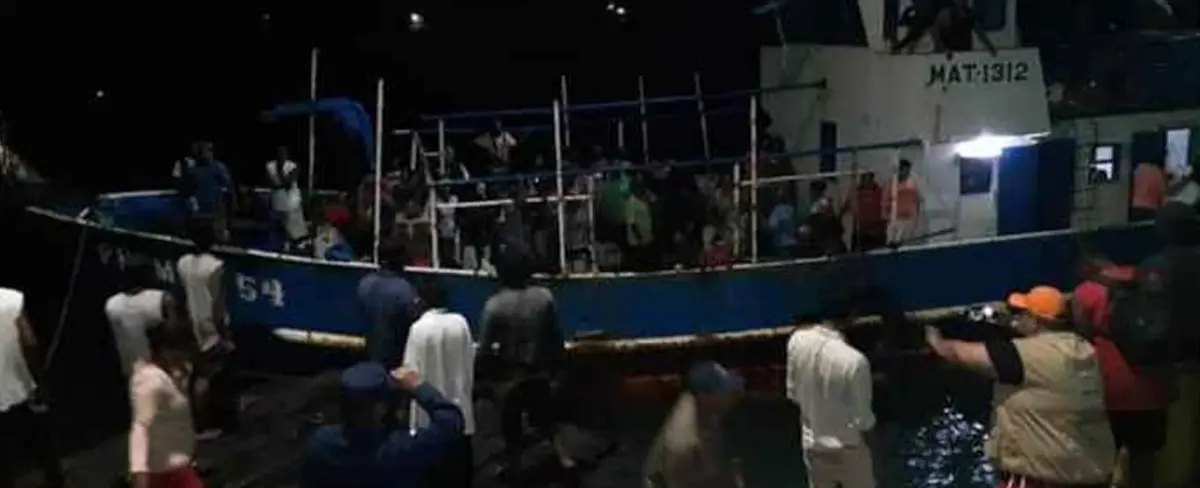 Fuerza Naval evacúa a familias de los Cayos Miskitos por posible impacto de tormenta tropical