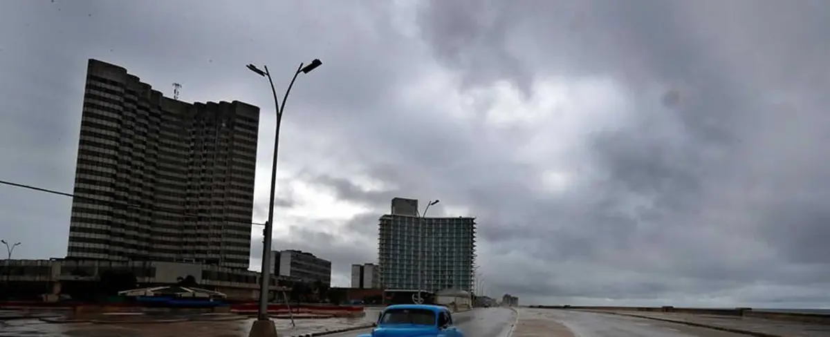 Tormenta tropical ETA causa fuertes lluvias al oeste de Florida