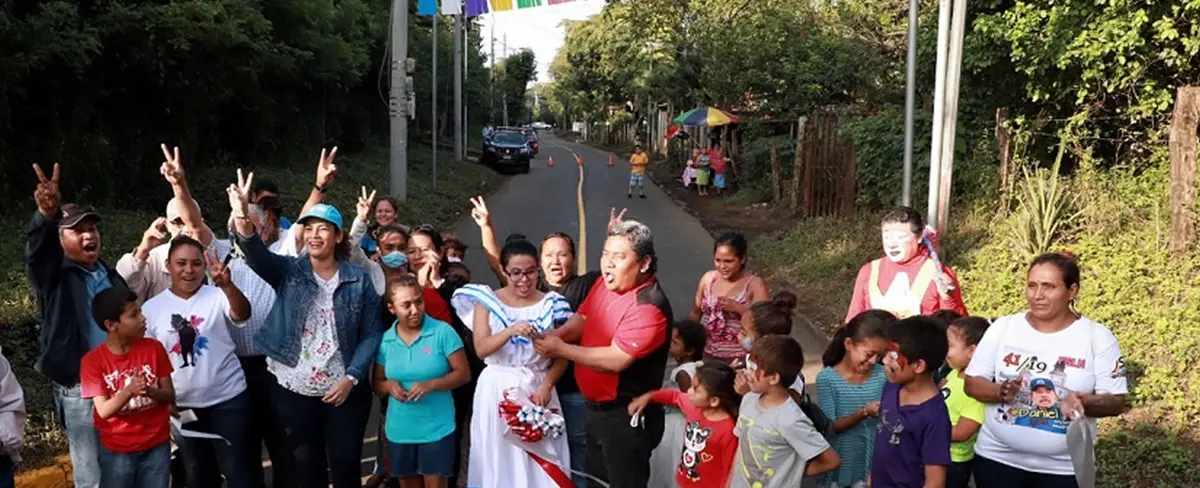 Familias de Esquipulas celebran la inauguración calles asfaltadas