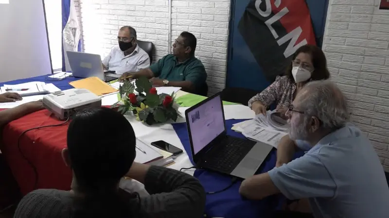 Educadores evalúan proyectos de manera virtual