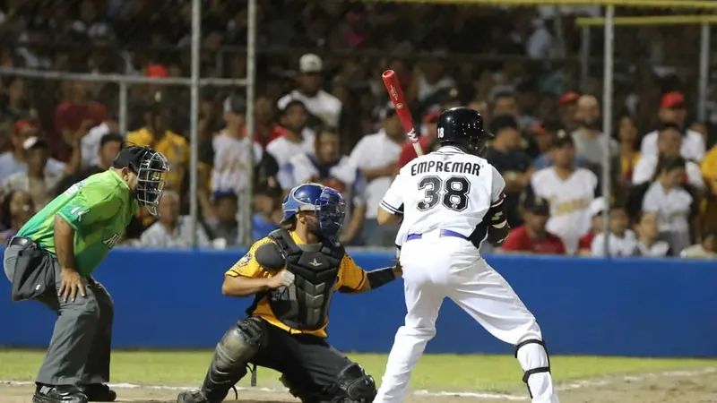 Tigres de Chinandega en el encuentro de la final de la Liga de Béisbol Profesional Nacional (LBPN) 2019 - 2020 en Nicaragua.