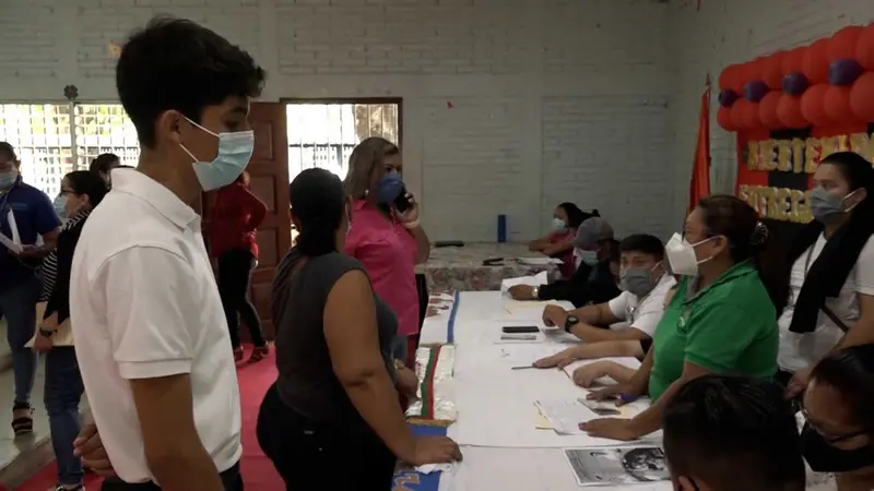 Alumnos que culminaron el quinto año de secundaria reciben bono complementario.