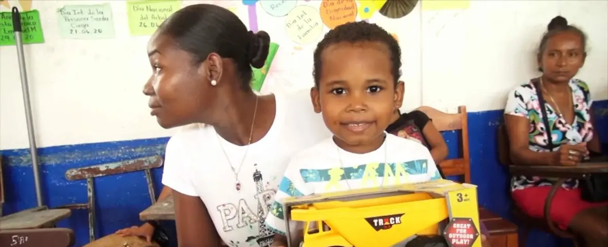 Niños de Bluefields reciben con mucha alegría regalos navideños