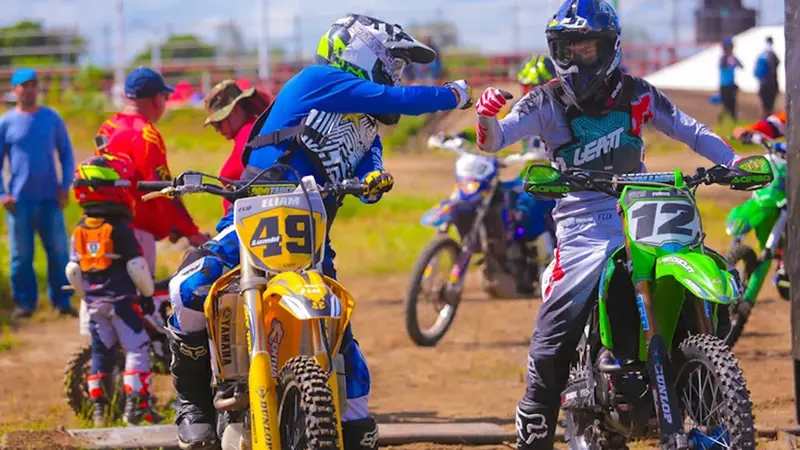 Participantes de Motocross.