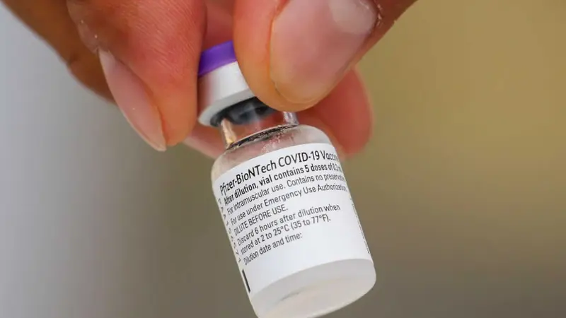 Frascos de la vacuna de Pfizer.