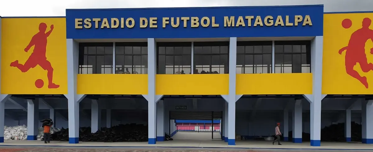 Alcaldía instala césped artificial en el nuevo Estadio de Fútbol de Matagalpa