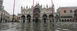 Marea alta en Venecia inunda Centro Histórico y Plaza San Marcos