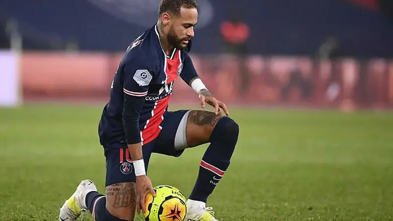 PSG anuncia que Neymar no sufre fractura en el tobillo izquierdo