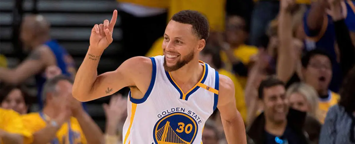 Curry de los Warrior negociacia para convertirse en un 'one-team player