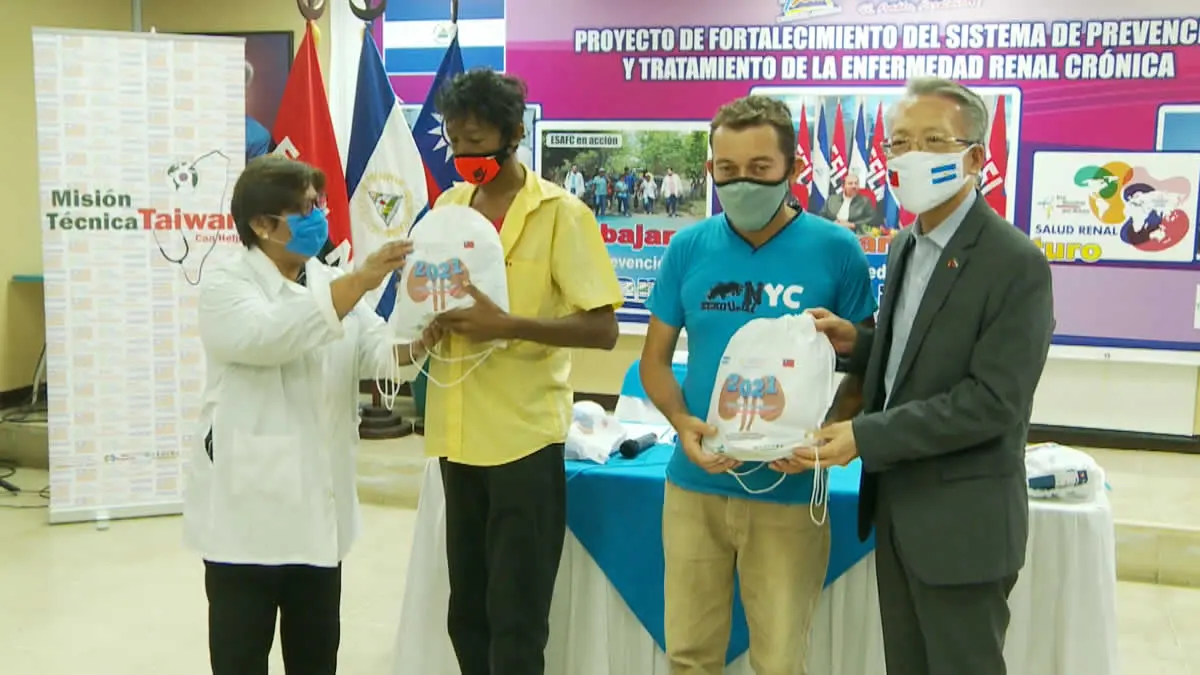 Taiwán entrega a Nicaragua 500 kits sanitarios para pacientes con ERC