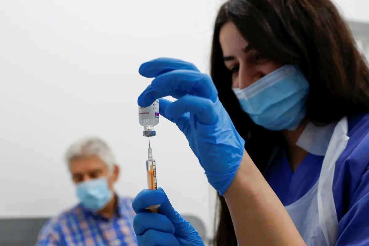 Unión Europea recibirá el 40% de vacunas de AstraZeneca contra la COVID
