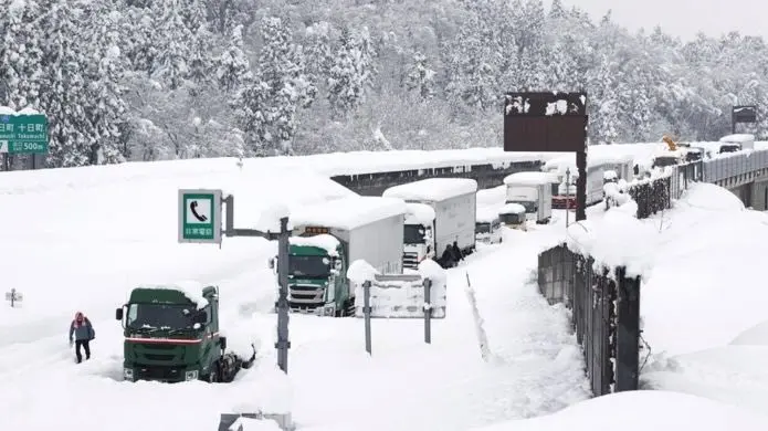 Severo clima invernal deja choque masivo en Japón