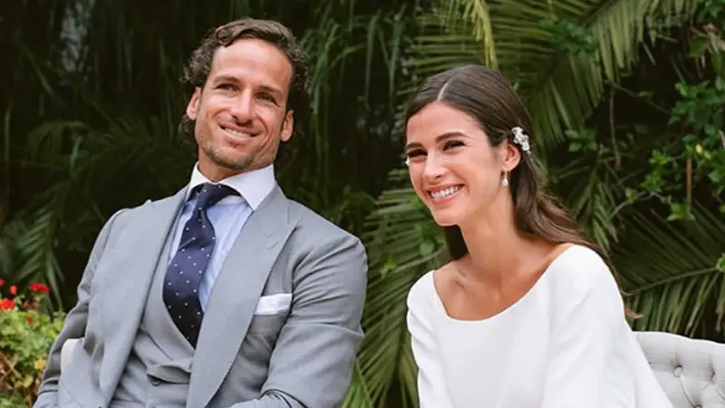 Feliciano y Sandra en el jardín de su casa.
