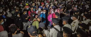 Bloquean caravana de migrantes hondureños en Guatemala