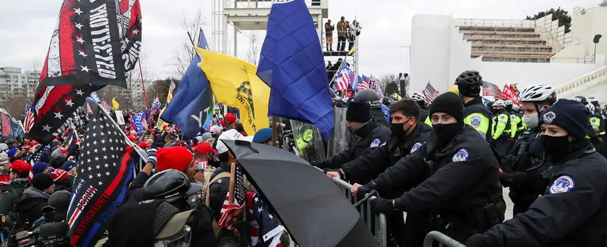Caos en EE.UU: Partidarios de Trump rompen barricada protectora del Capitolio