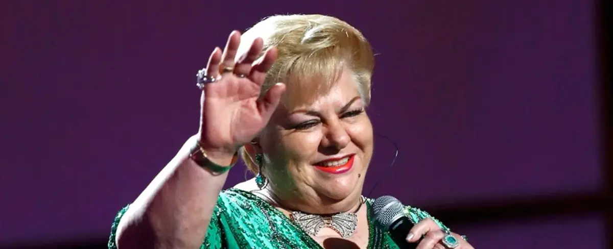 Paquita la del Barrio incursiona en la política acompañada de mariachis