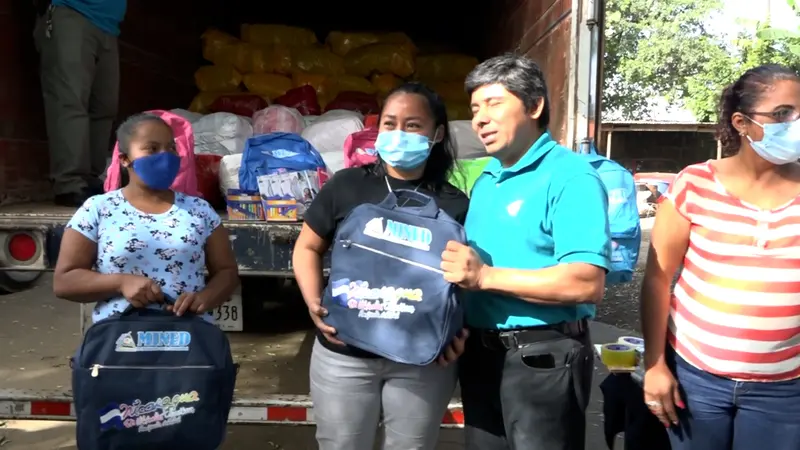 Llegan 35 mil paquetes escolares y 2 mil maletines didácticos a Masaya