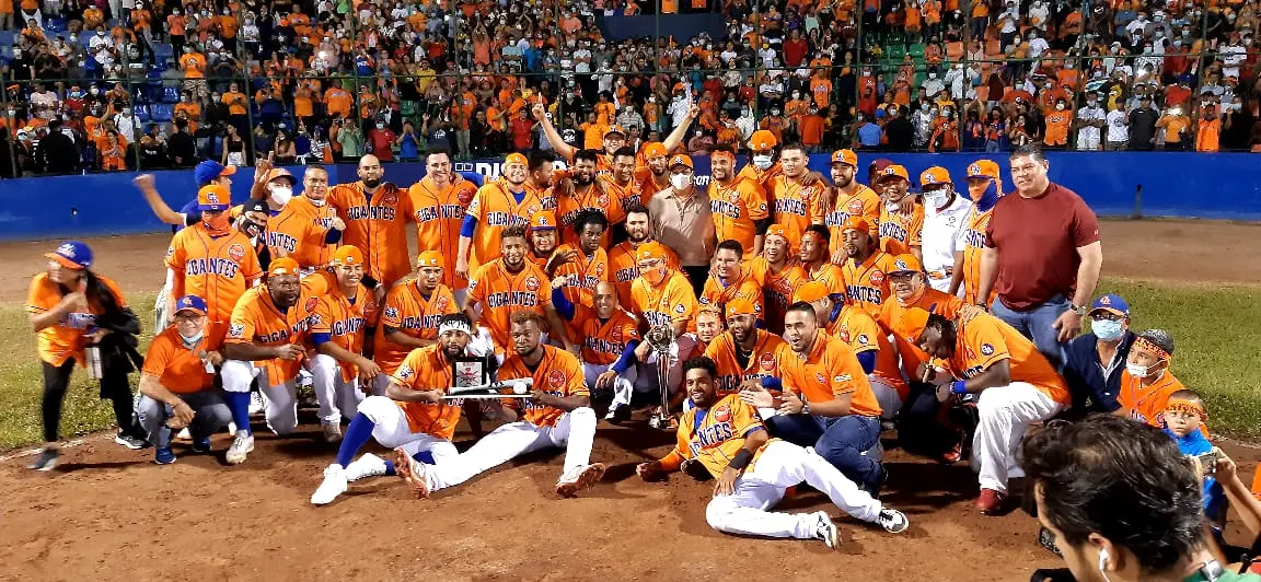 Gigantes dominan y se coronan por tercera ocasión