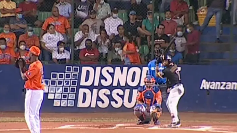 Gigantes dominan en casa y nivelan la Serie Final
