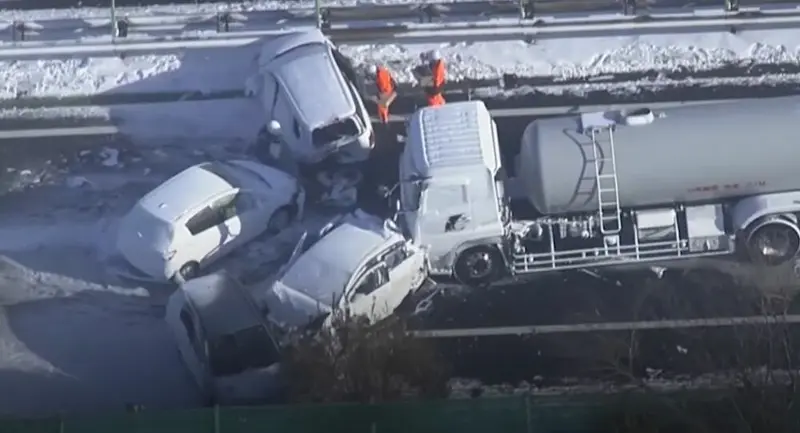 Severo clima invernal deja choque masivo en Japón. Severo clima invernal deja choque masivo en Japón.