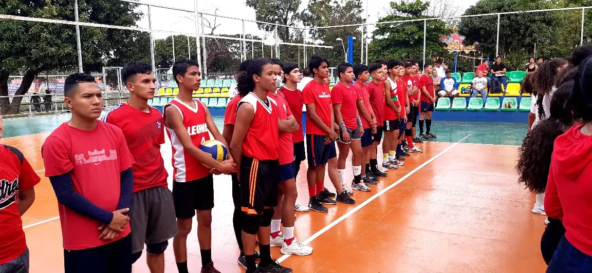 Academia de voleibol regresa a las canchas de Managua