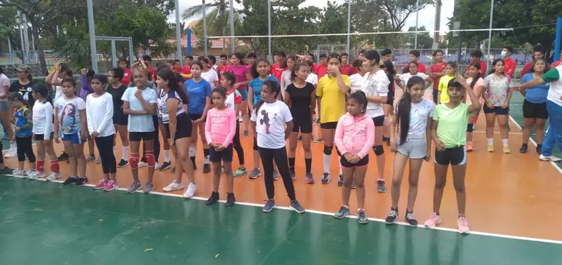 Academia de voleibol regresa a las canchas