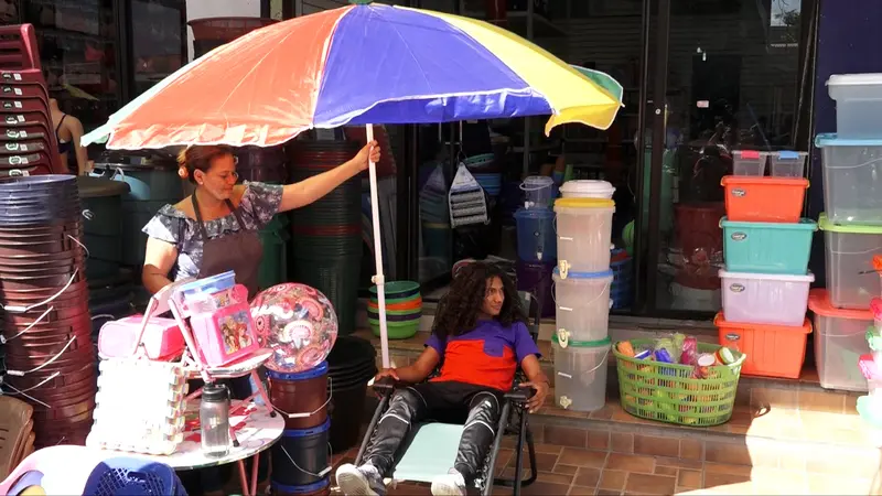 Promociones de verano dinamizan la economía en el mercado Oriental