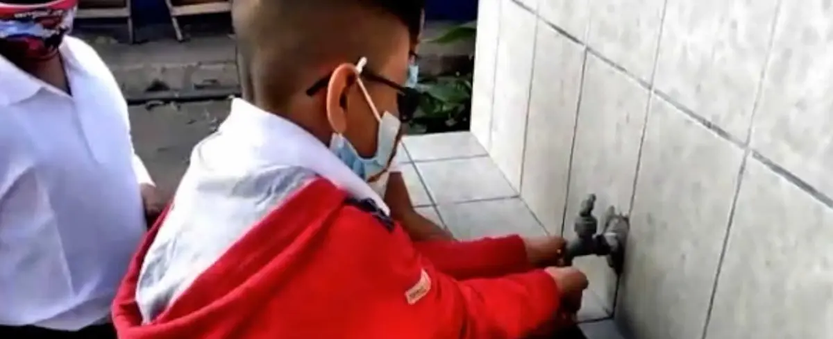 Estudiantes de Juigalpa retoman clases tomando medidas sanitarias