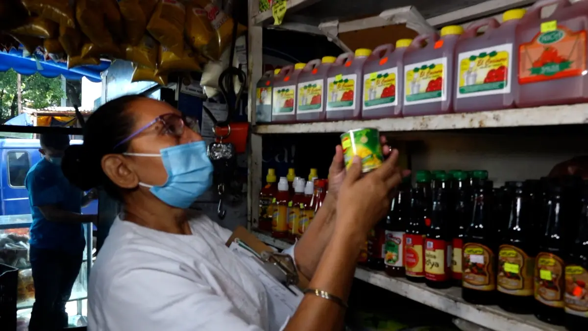 Comerciantes cumplen con normas de higiene en el mercado Israel Lewites