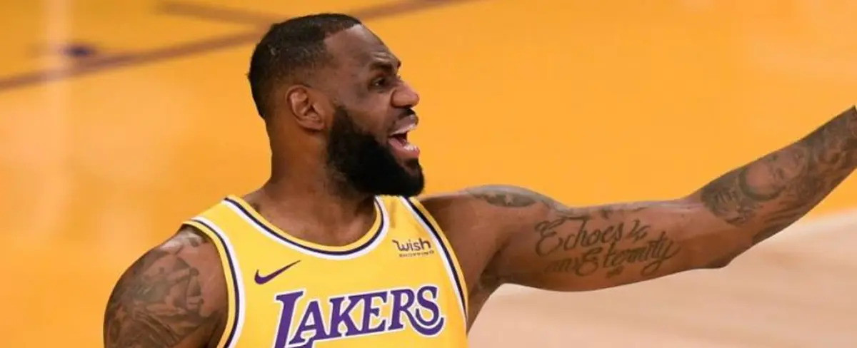 LeBron James festeja el reingreso del público a las tribunas