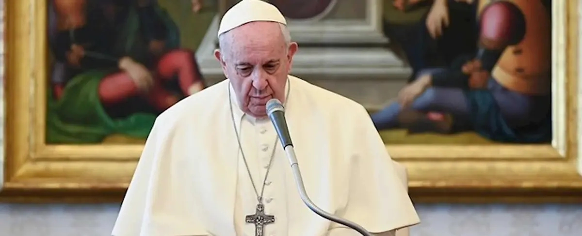 Hospitalizan al papa Francisco tras una infección respiratoria